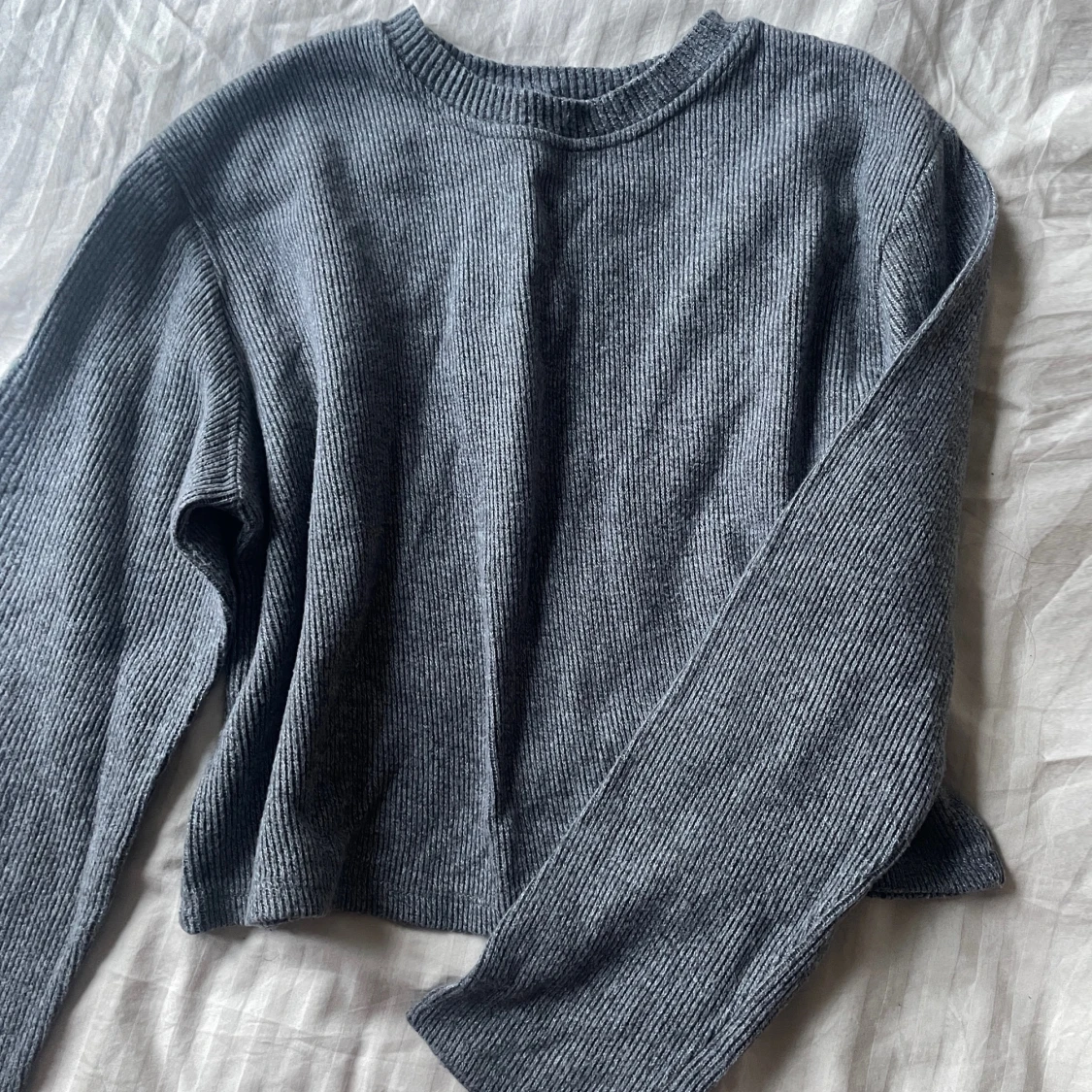 Grå stickad tröja - 90