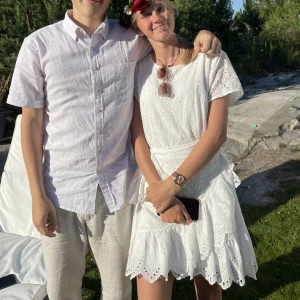 Vit klänning - Säljer min fina klänning som endast är använd 2 gånger! Perfekt till sommaren🫶Köpte för 699