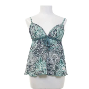 Odd Molly linne  - Super gulligt linne från odd Molly, köpte på tradera för 450kr av en tjej som knappast andvönt linnet och jag har endast andvänt linnet en gång. Linnet är i bra skick! 😍Står ”2” som storlek men passar bra på mig som brukar ha S. Kund betalar för frakt. 💃🏼