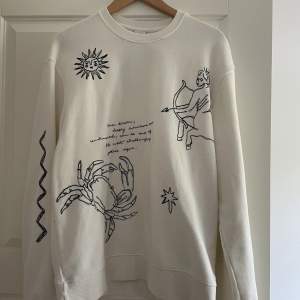 En sweatshirt från Zara storlek M, använd max två gånger.