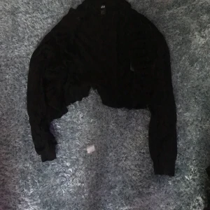 Kofta - Söt kofta från hm💞 säljer pga att den tyvärr inte kommer till användning längre💗 bra skick inga defekter ✨