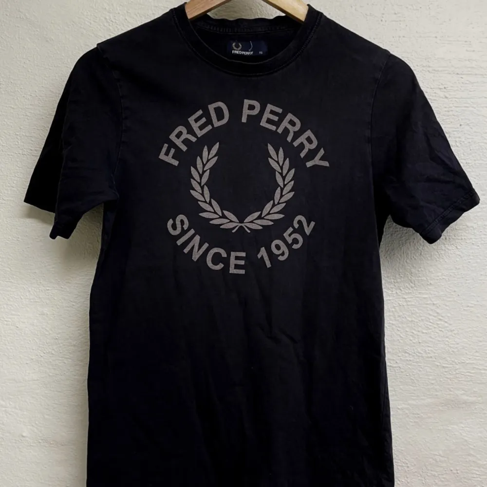 Fred Perry tröja  Storlek XS. T-shirts.