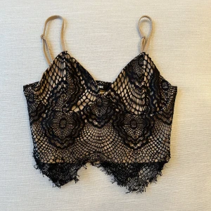 Topp från BikBok - Säljer min topp i strl XS. Bra skick.