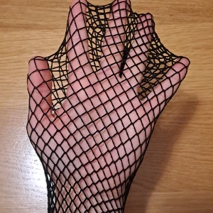 Rutiga tights - Rutiga tights. Aldrig använda. Säljer fler tights, kolla min profil. Jag samfraktar gärna. Använd gärna köp nu, kontakta vid frågor eller fler bilder!!<3