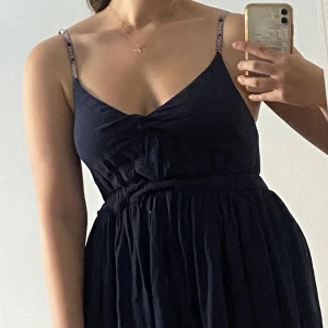 Tommy hilfiger klänning  - Köpte den för små och har bara använt en gång. 