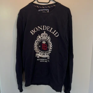 Bondelid tröja - Navyfärgad Bondelid tröja i storlek S.