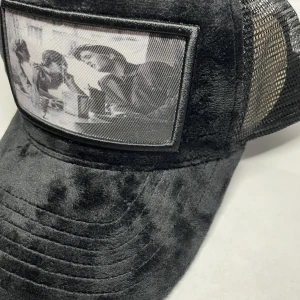 Velvet keps till sommar!!(25st i hela världen) - Denna Velvet keps finns bara 25st i hela Sverige(svart) och kommer aldrig släppas mer igen 