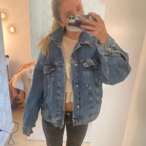 Jeansjacka - Använd men i bra skick‼️Tryck EJ på köp nu‼️