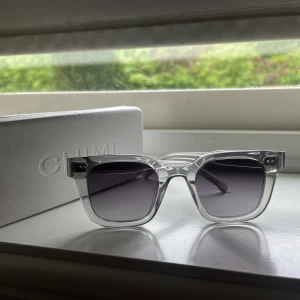 Chimi  - KOM MED PRISFÖRSLAG  Säljer dessa superfina chimi då jag har andra jag använder mer. 04 GREY. Knappast använda och mycket fint skick🤍🖤 Original fodral osv skickas med. Köpta på Chimi i Stockholm. 