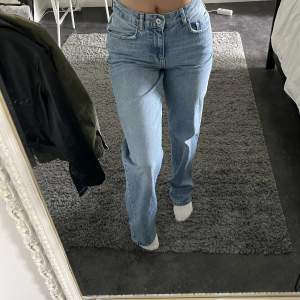 Jeans från Vero Moda Storlek: 27,32 (passar mig som har 34/36) Pris: 200kr+frakt  ❤️❤️ 