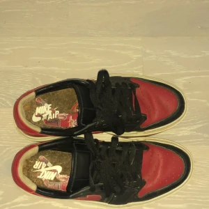 Jordans  - Ett par Jordans i storlek 40,5. Ganska bra skick inte använda super många gånger kommer med ett par röda snören med