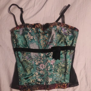 Corset - Corsett top med mönster I fint skick. Storlek S med 2 rader spännen för justering