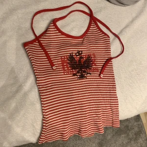 Randig topp - Inte använt alls mycket, bra skick.  Ingen aning om märke, lappen är bortklippt 