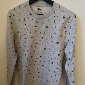 Dobber, Tröja, Strl S - Mönstrad tröja från Dobber. Fint skick.