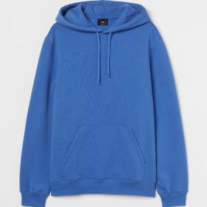 En blå hoodie från H&M Original pris 199kr 50jr+frakt