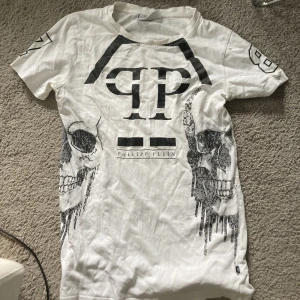 Phillip Plein Tshirt - Snygg Phillip Plein Tisha dom är perfekt inför sommaren. Cond 8\10