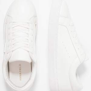 Helt nya vita sneakers från Anna field. Aldrig användna pågrund av fel storlek💗