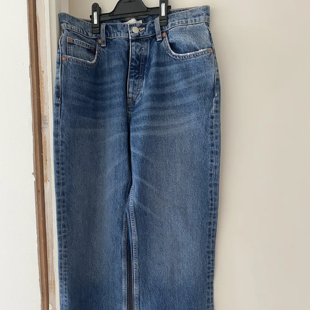Jötte fina trendiga zara jeans helt oanvända med lappen kvar💕. Jeans & Byxor.