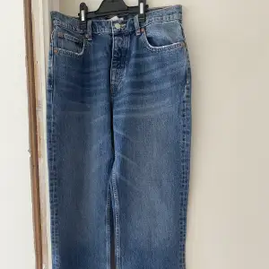 Jötte fina trendiga zara jeans helt oanvända med lappen kvar💕