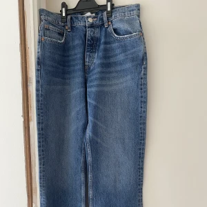 Zara jeans - Jötte fina trendiga zara jeans helt oanvända med lappen kvar💕