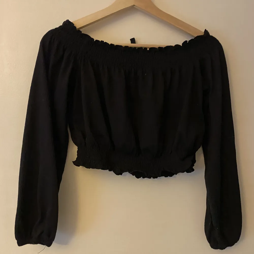 Off shoulder topp, croppad . Toppar.