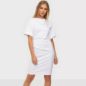 Klänning  - Formsydd klänning