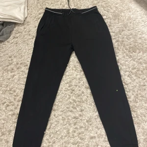 Hugo boss - Hugo boss byxor  Nypris 2100 21-22 kollektion  Kvitto finns