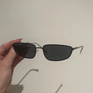 Solglasögon - Från weekday. 