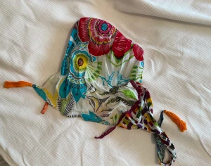 Scarves från Desigual och Esprit - Tre scarvsar i nyskick från Desigual och Esprit. 150kr för alla tre tillsammans. 