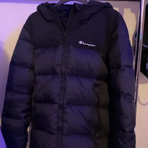 Champion Vinterjacka - Champion Vinterjacka i storlek S Ord. Pris 1850kr  Pris är så lågt jag kan gå