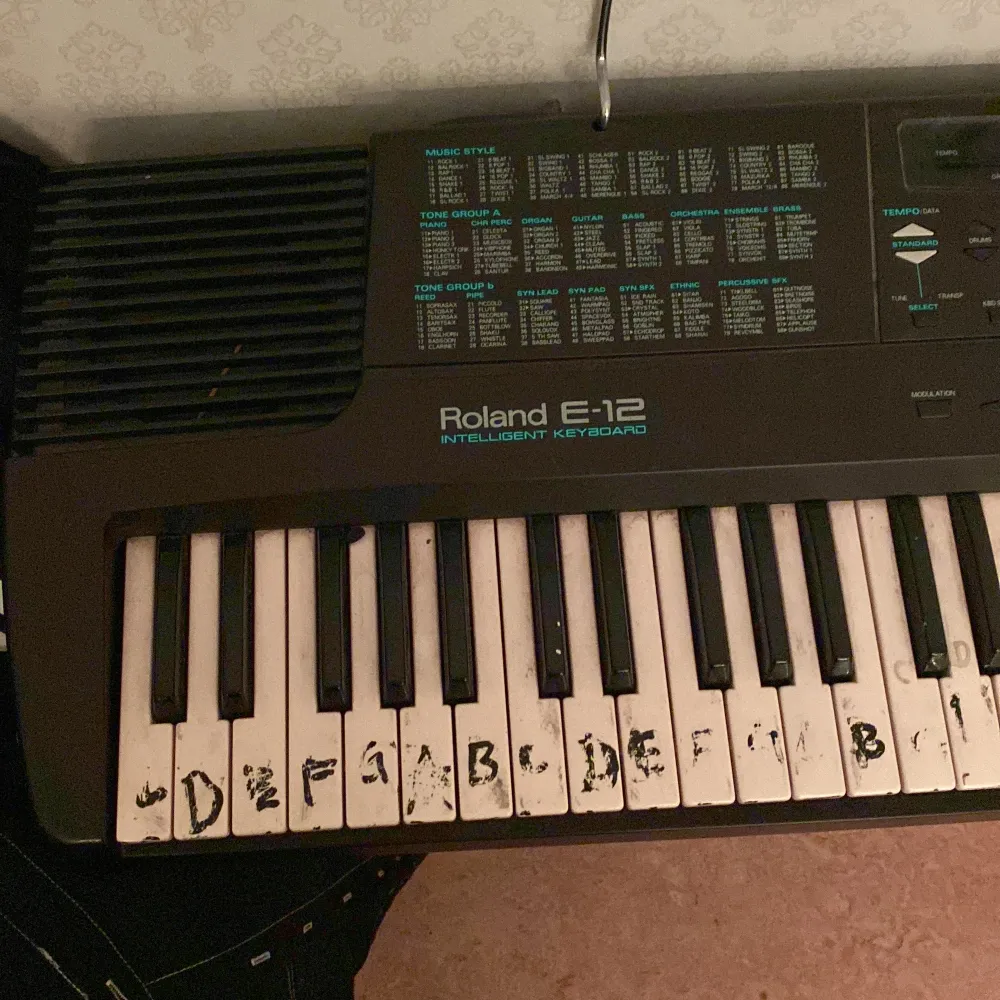Keyboard(Piano) kan få den för pengar och/eller Jordans . Muu.