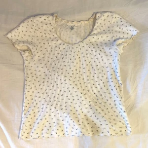 Brandy T-shirt  - Brandy T-shirt knappt använd, som ny. 