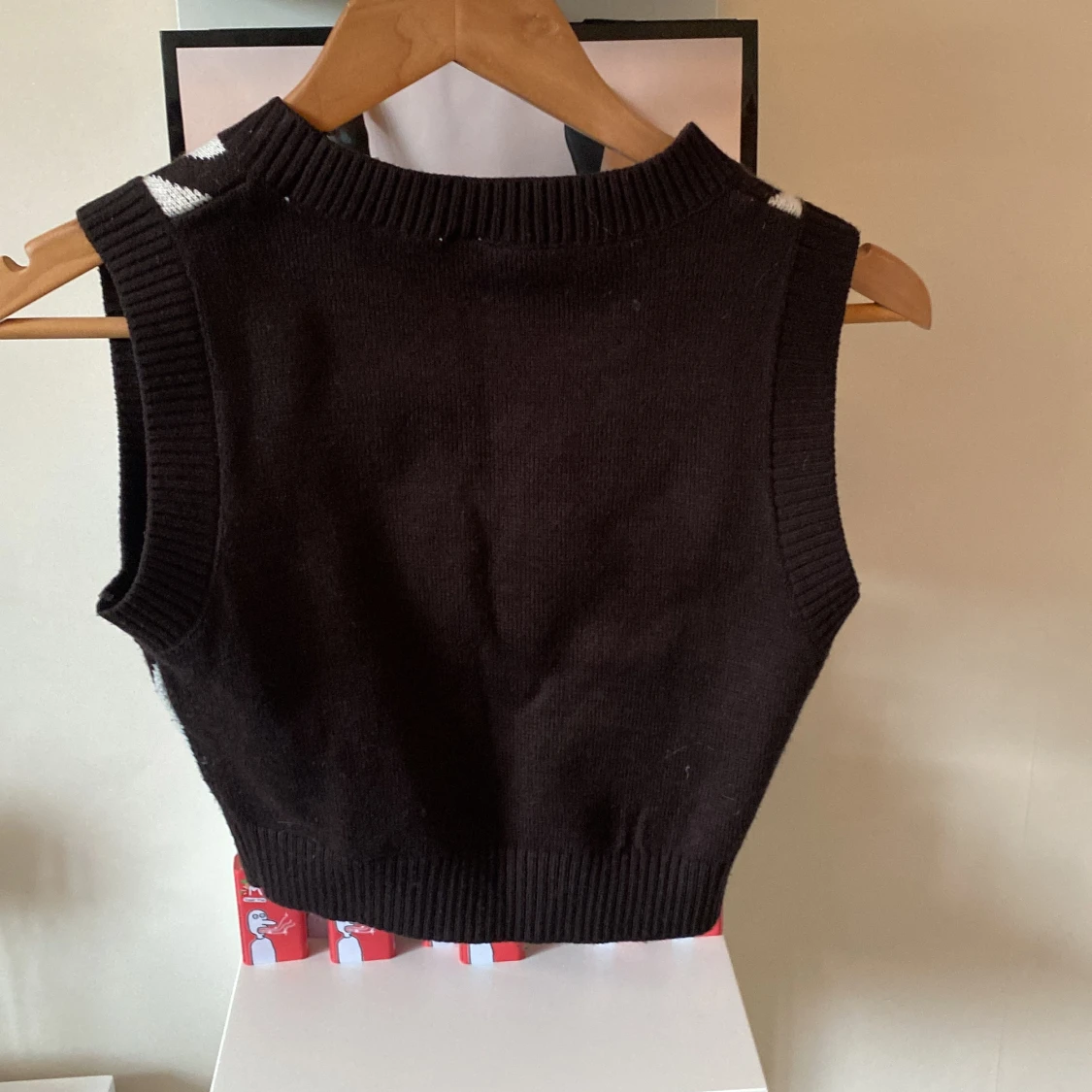 Svart vit tröj väst  - 90