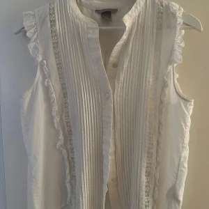 Blus - Super söt vit blus, Har sällan använts 