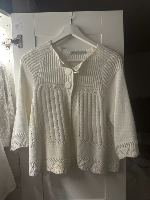 Trekvarts ärmar kofta  - Säljer nu denna super söta koftan då den inte kommer till användning💕 