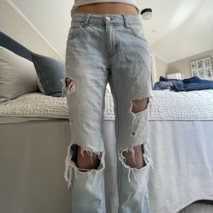 Low waiste jeans med hål - Asballa lowwaist jeans med hål🔥