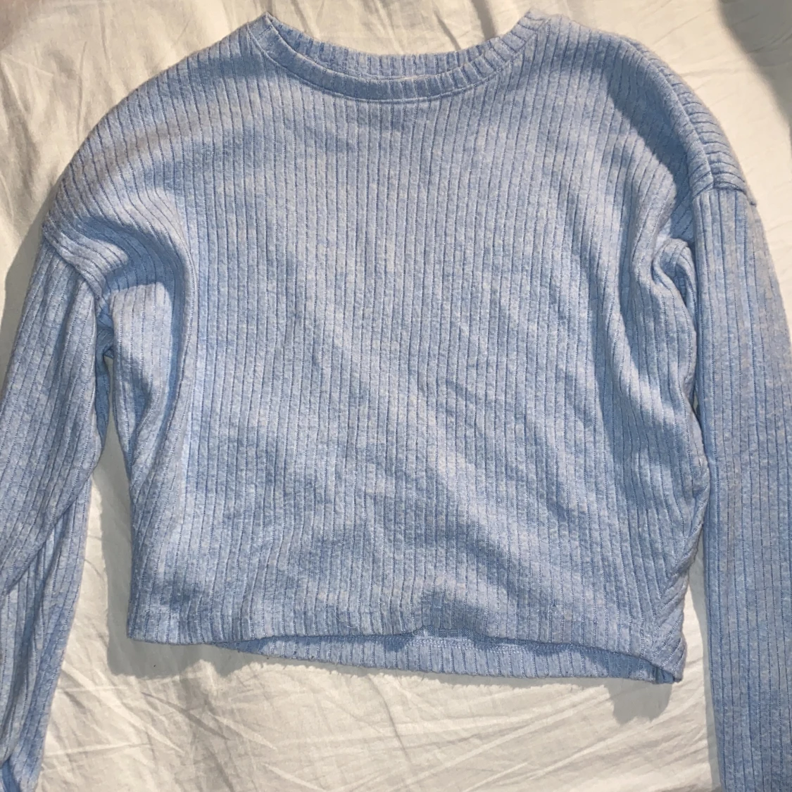 Blå, tun, stickad tröja  - 90