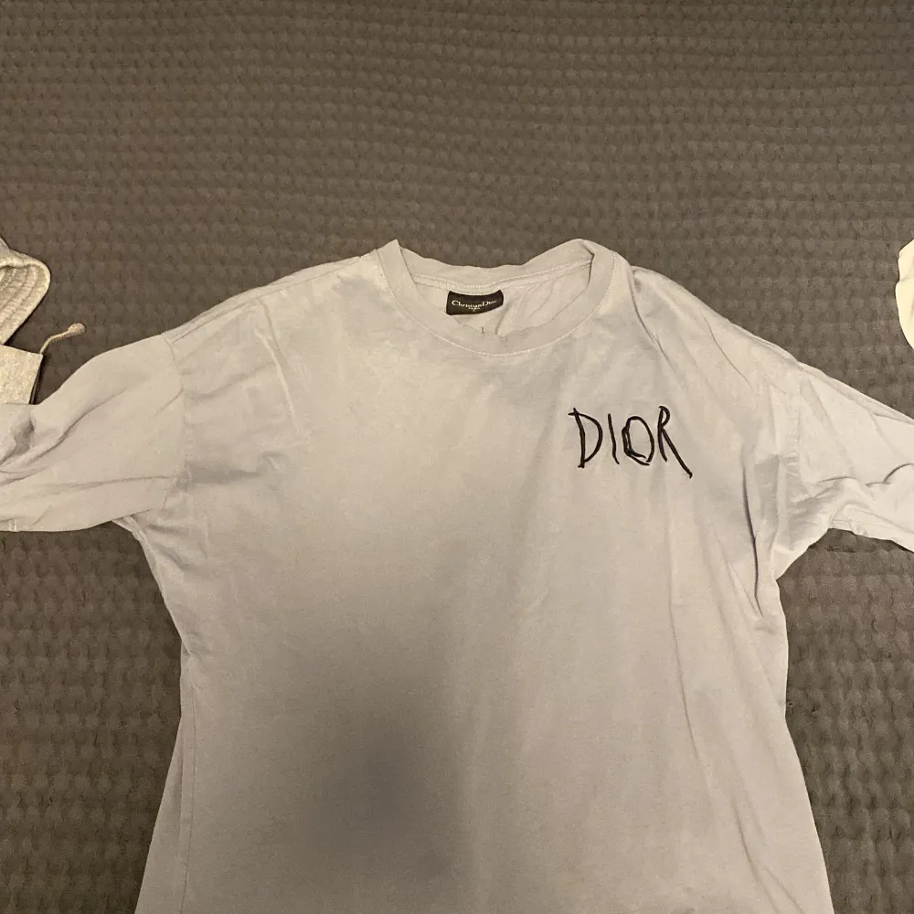 Dior t shirt fint skick  KOPIA!!. T-shirts.