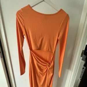 Klänning - Snygg aldrig använd 