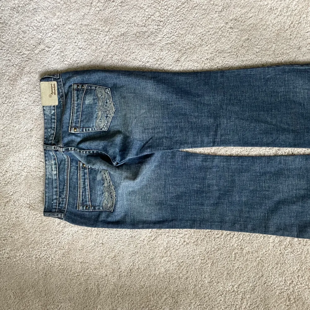 Säljer minna favo jeans då jag har tröttnat på de🔥orkar inte ta flera bilder❤️. Jeans & Byxor.