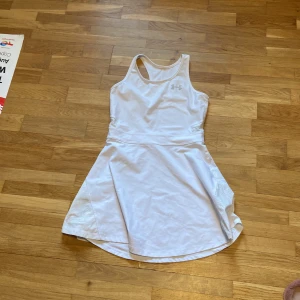 Sport klänning - För tennis mest, den var lite för liten och jag spelar inte tennis