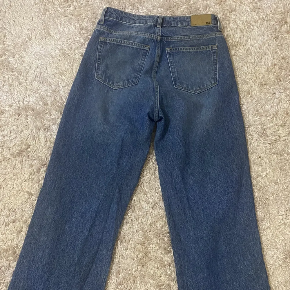 Jätte fina sköna jeans!  passar till allt jätte fint till hösten  (Köpte för 250kr). Jeans & Byxor.