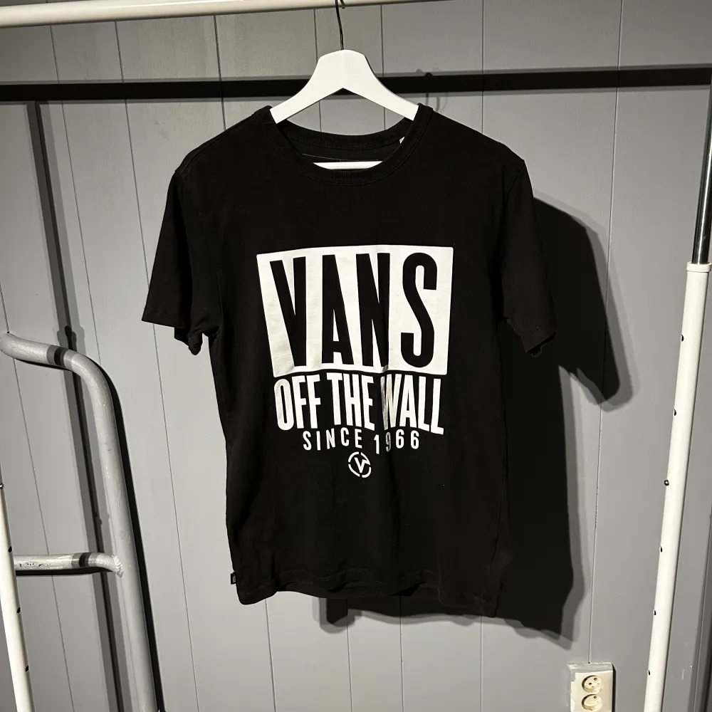 Svart Vans T-shirt  I bra skick 💞. T-shirts.
