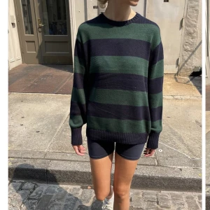 BRIANNA SWEATER - Brandy Melville sweather jag köpte förra vintern, men endast använd max 2 gånger, så den är som ny❤️ Köpt för 400 säljer för 200