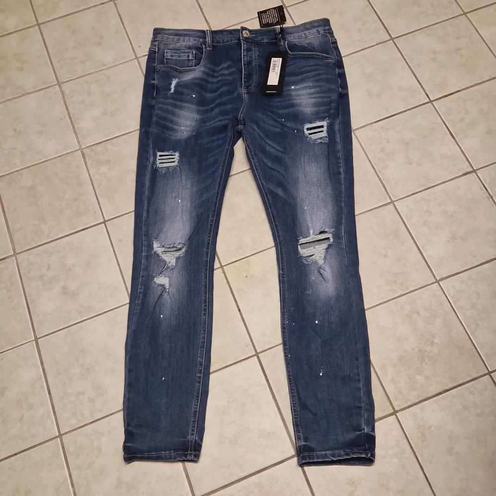 Hel nya jeans i storlek 34. Jeans & Byxor.