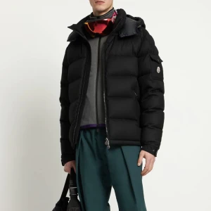 Moncler Jacka - Montgenevre short down jacket från Moncler, storlek 2 köpt på monclers hemsida. Kvitto tillkommer