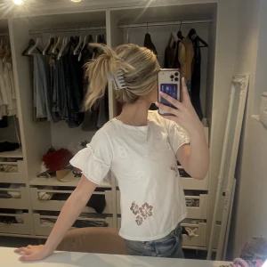 Blus - Ursnygg blus/ topp från Diesel. Storleken är 12 år men är stor i storlek jag är 170 och brukar vanligtvis ha s-m❤️