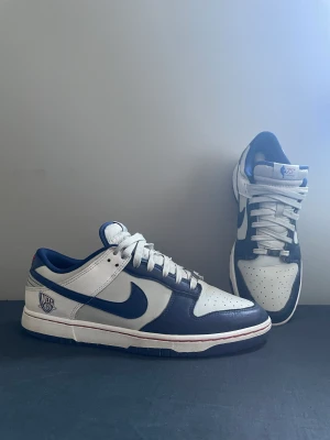 Dunks  - Detta är då mina dunks, dem har legat i garderoben ett tag och köpte dem för lite mer än 1 år sedan. Skicka 6-7/10 har kvitto då jag köpte dem för 2000