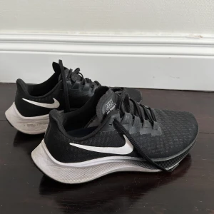 Nike träningsskor - Träning/springskor från Nike i storlek 38🤍knappt använda, nypris 1099kr