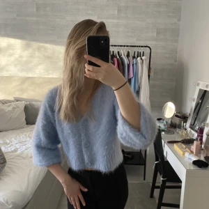 Tröja - Superhärlig tröja som man kan använda på flera sätt, så mjuk och gosig att ha på sig. ❤️